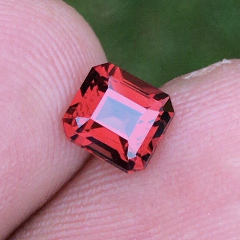 Natural Rhodolite Garnet 1.10 ct – Octagon Cut, Untreated
