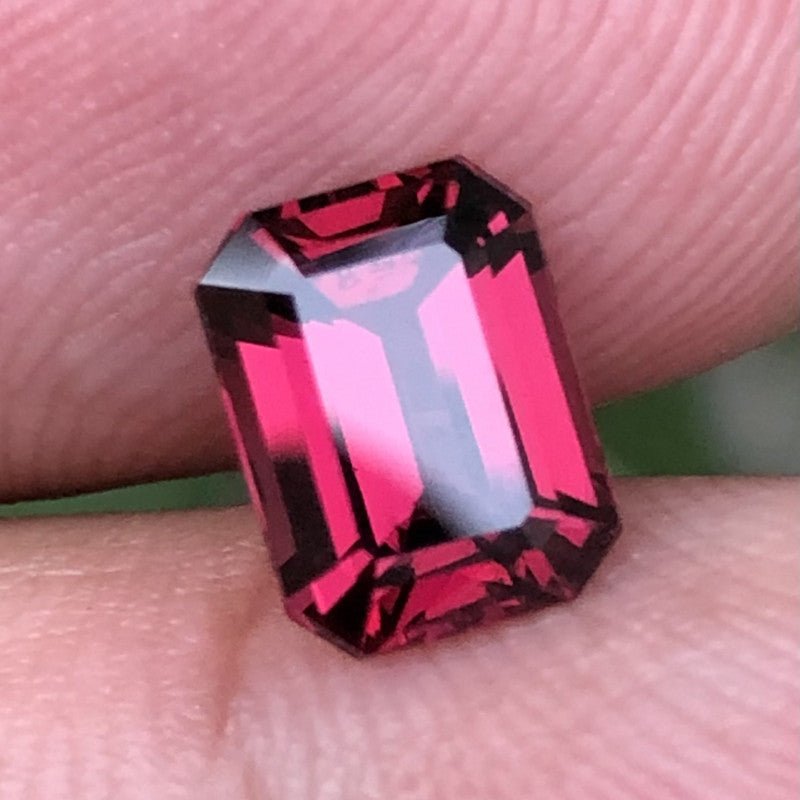 Natural Rhodolite Garnet 2.30 ct – Rectangular Cut, Untreated, Certified