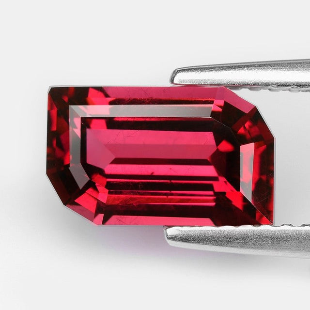 Natural Rhodolite Garnet 2.65 ct – Fancy Cut, Untreated