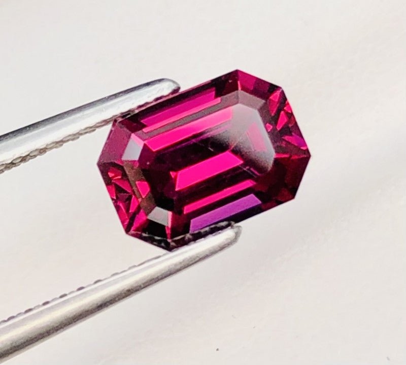 Natural Rhodolite Garnet 2.80 ct – Octagonal Cut, Untreated