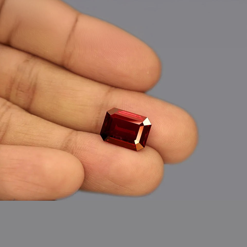 Natural unheated ruby, vivid red, emerald cut, 7 ct, loose gemstone, view 3.