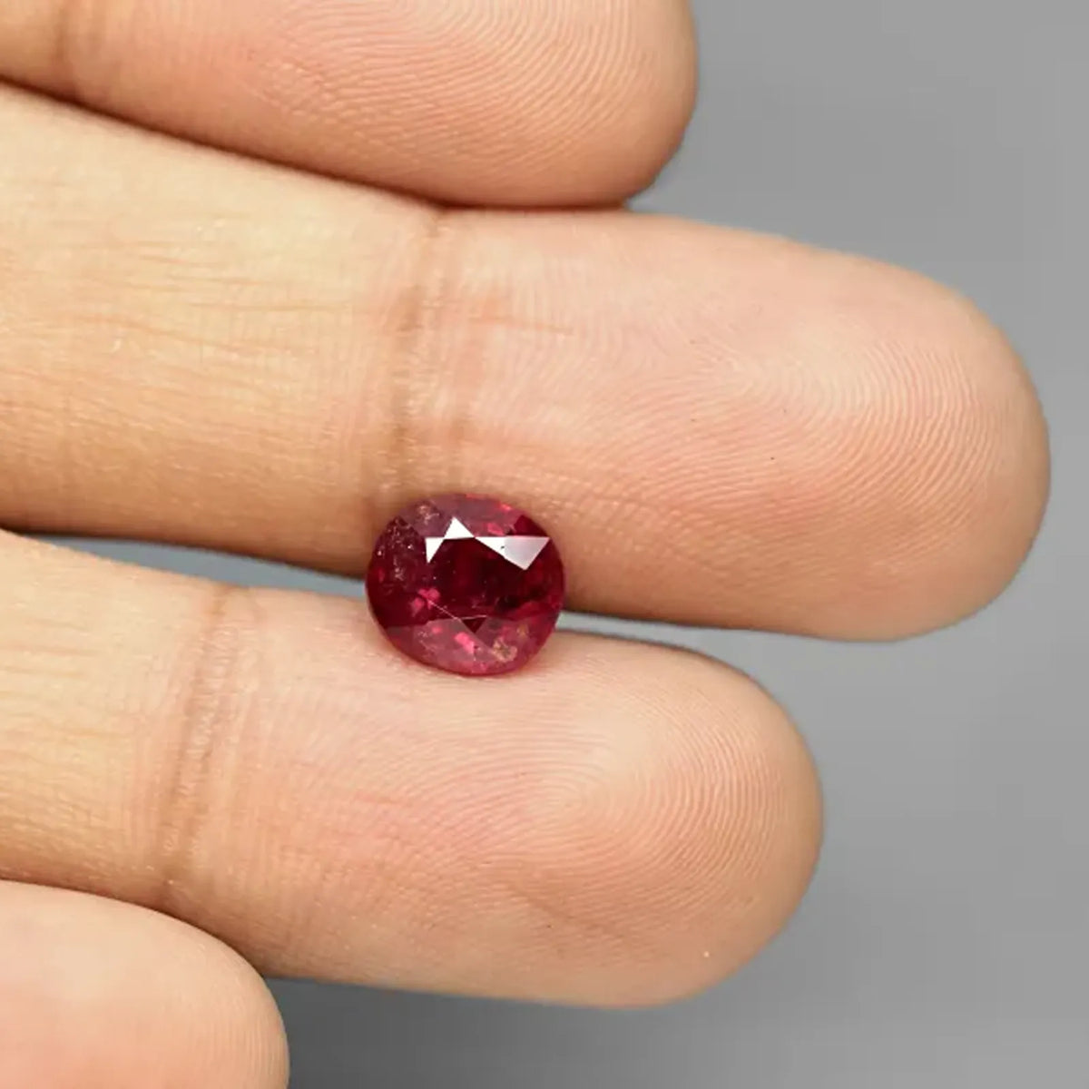 Natural ruby, pigeon blood, oval cut, 3.12 ct, loose gemstone, view 5.