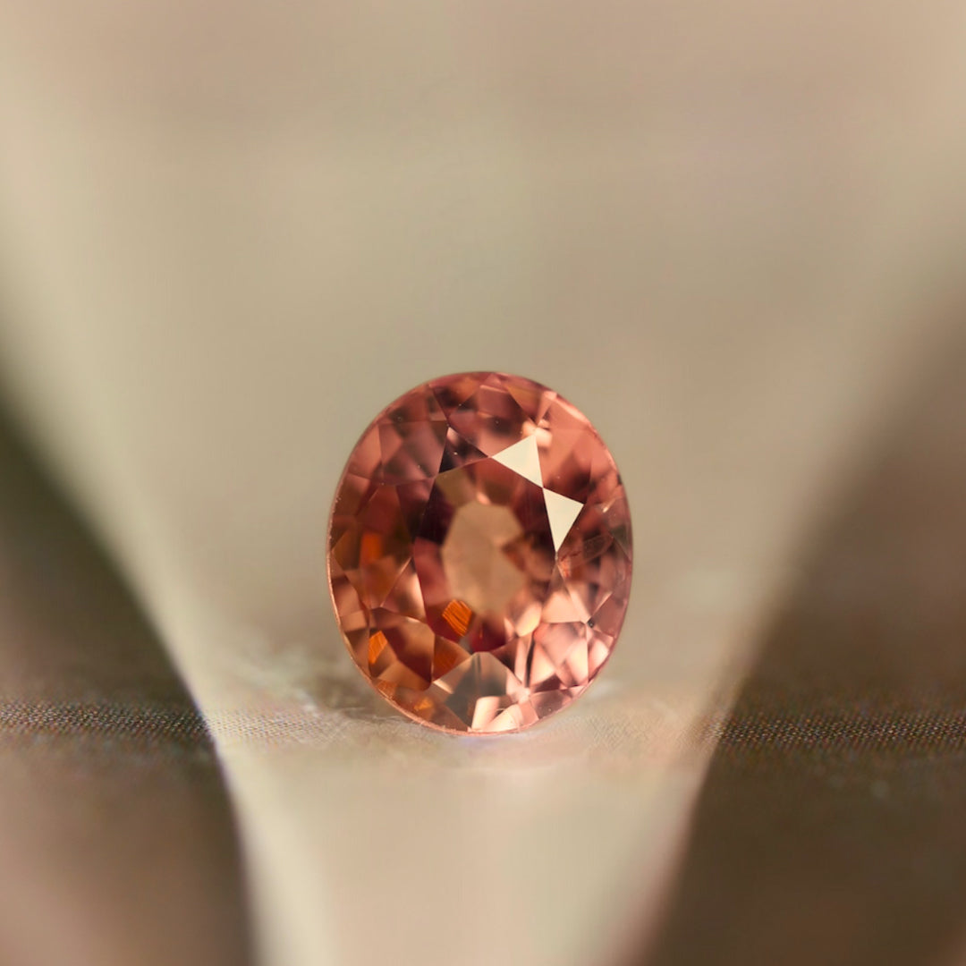 Natural sapphire, padparadscha, pink - orange, oval cut, 1.16 ct, loose gemstone, view 2.