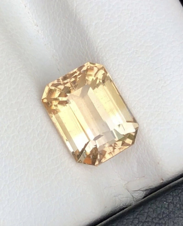 Natural Topaz 6.45 ct – Golden, Emerald Cut