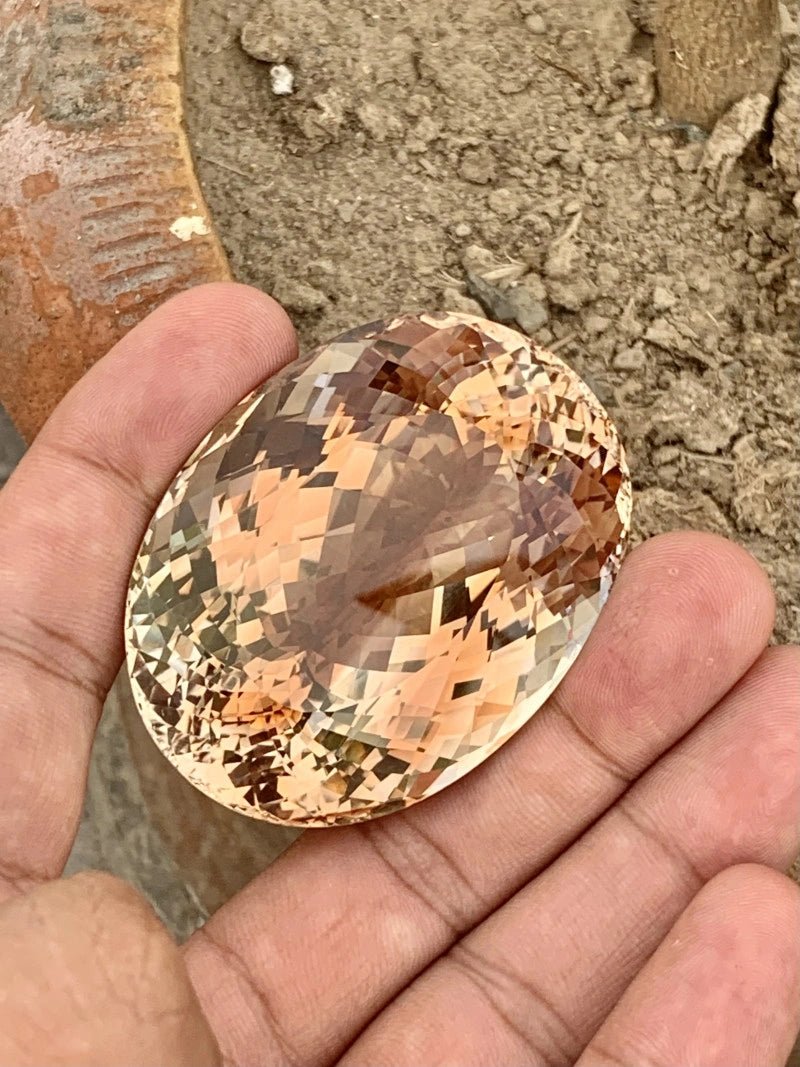 Natural Topaz - 691.50 ct / Rare Gemstone, Certificate ČGL