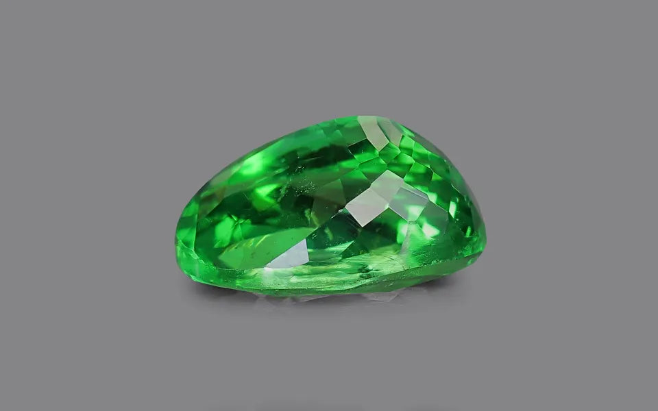 Natural tsavorite, green, oval cut, loose gemstone, view 2.