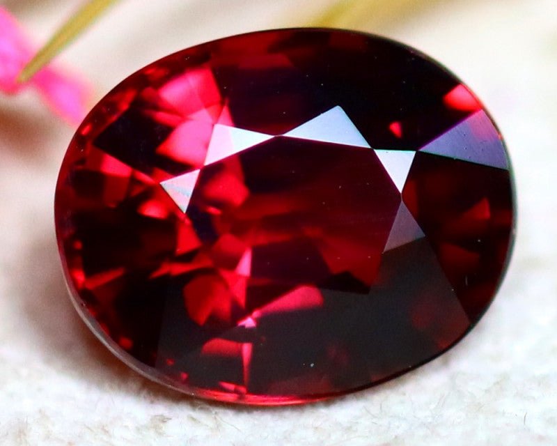 Natural Umbalite Garnet 2.50 ct – Oval Cut, Untreated