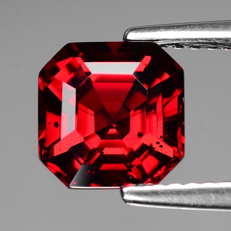 Natural Umbalite Garnet 2.81 ct – Asscher Cut, Untreated
