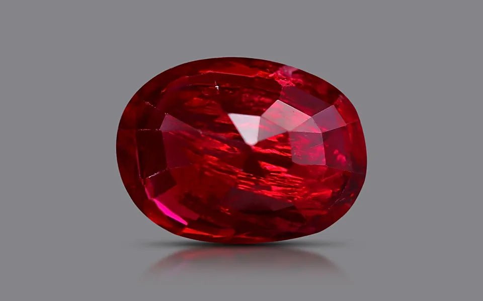 Natural unheated ruby, vivid red (grs type "pigeon's blood"), oval cut, 1.8 ct, loose gemstone, view 2.