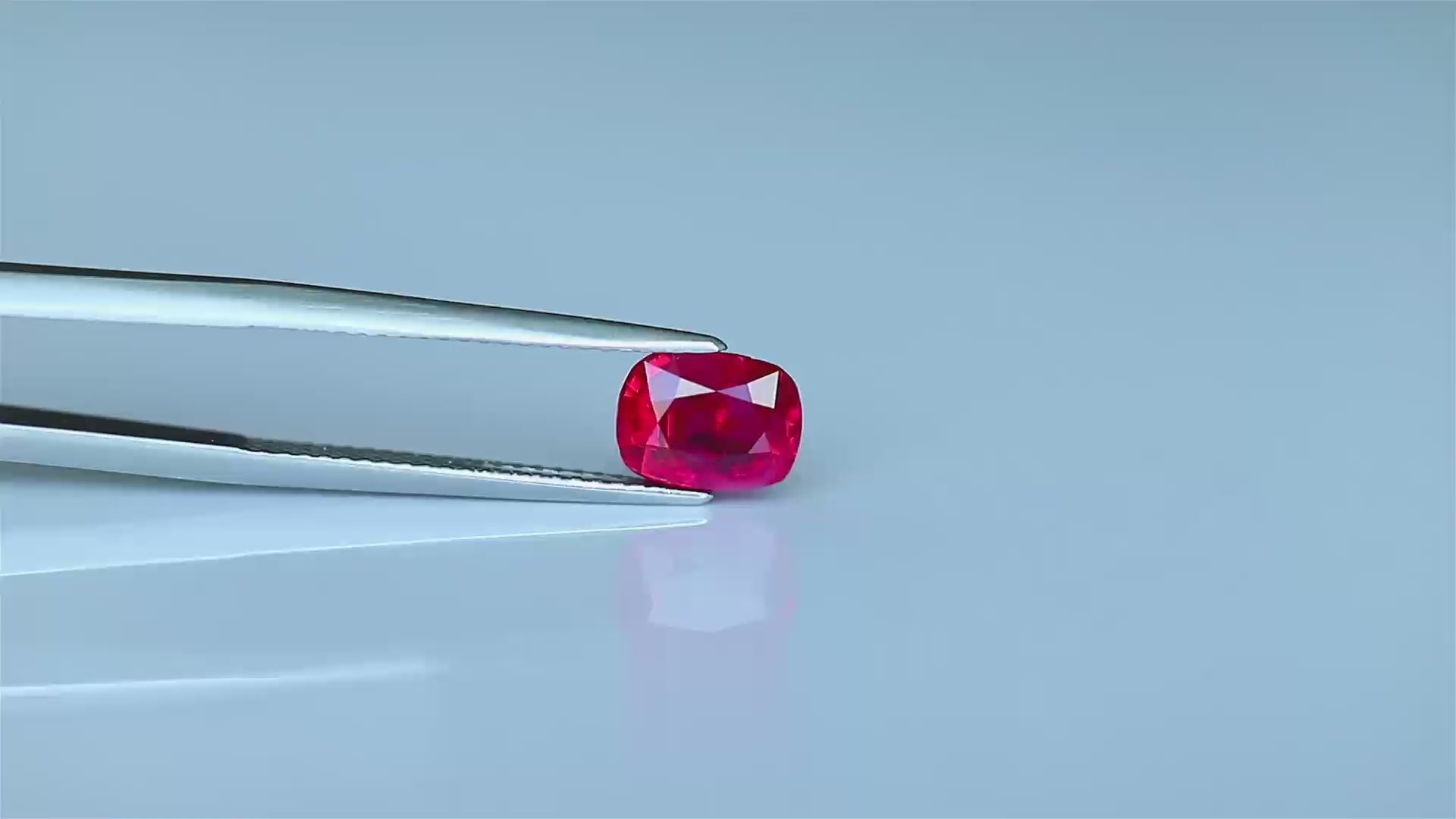 Natural Ruby 2.30 ct, vivid red pigeon’s blood color, oval brilliant/step cut, untreated, Burma origin