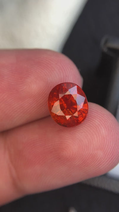 Natural spessartite garnet, 4.80 carats, oval cut, VS clarity, untreated, fire-orange gemstone