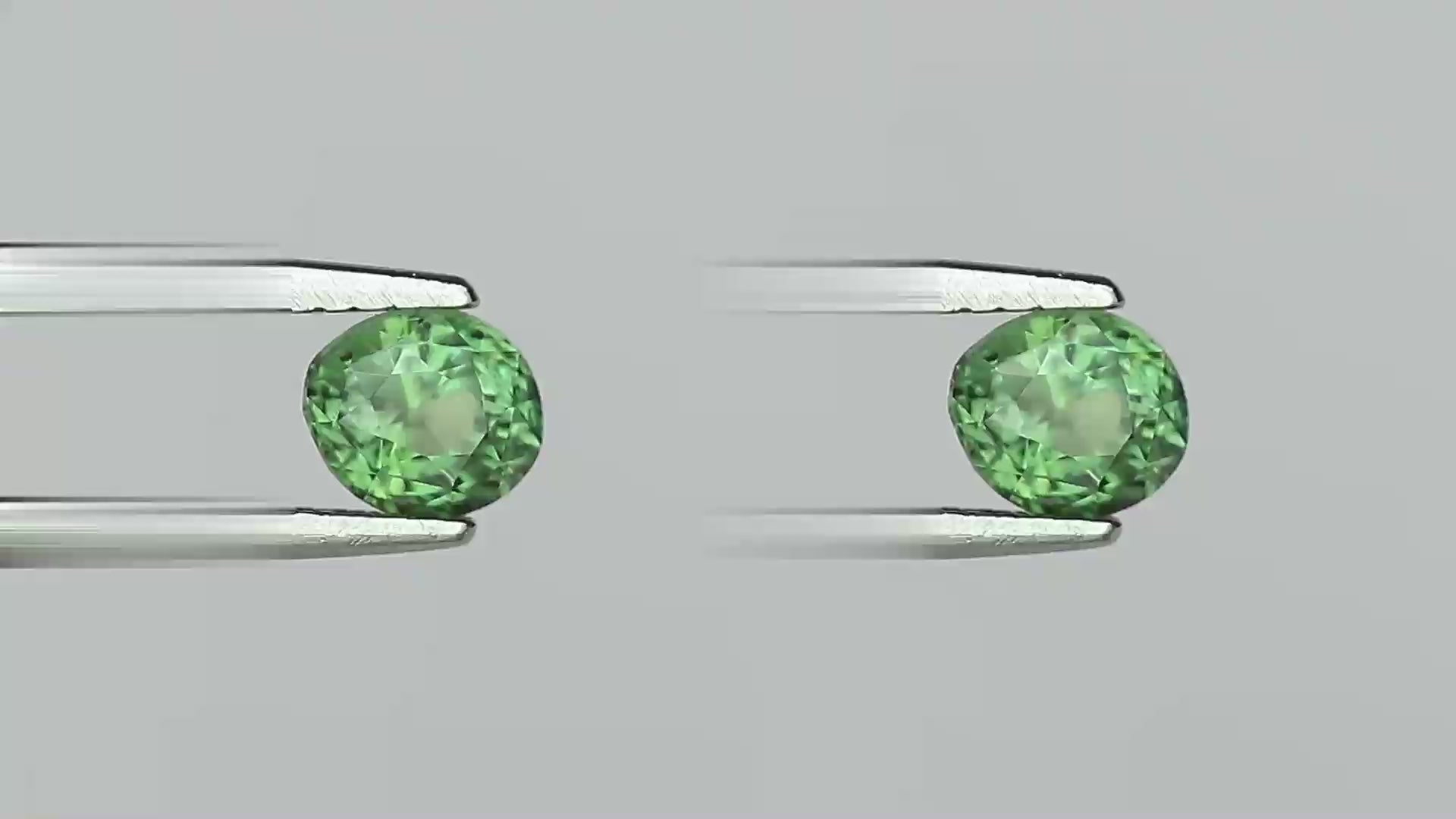 Natural Alexandrite 1.02 ct in tweezers