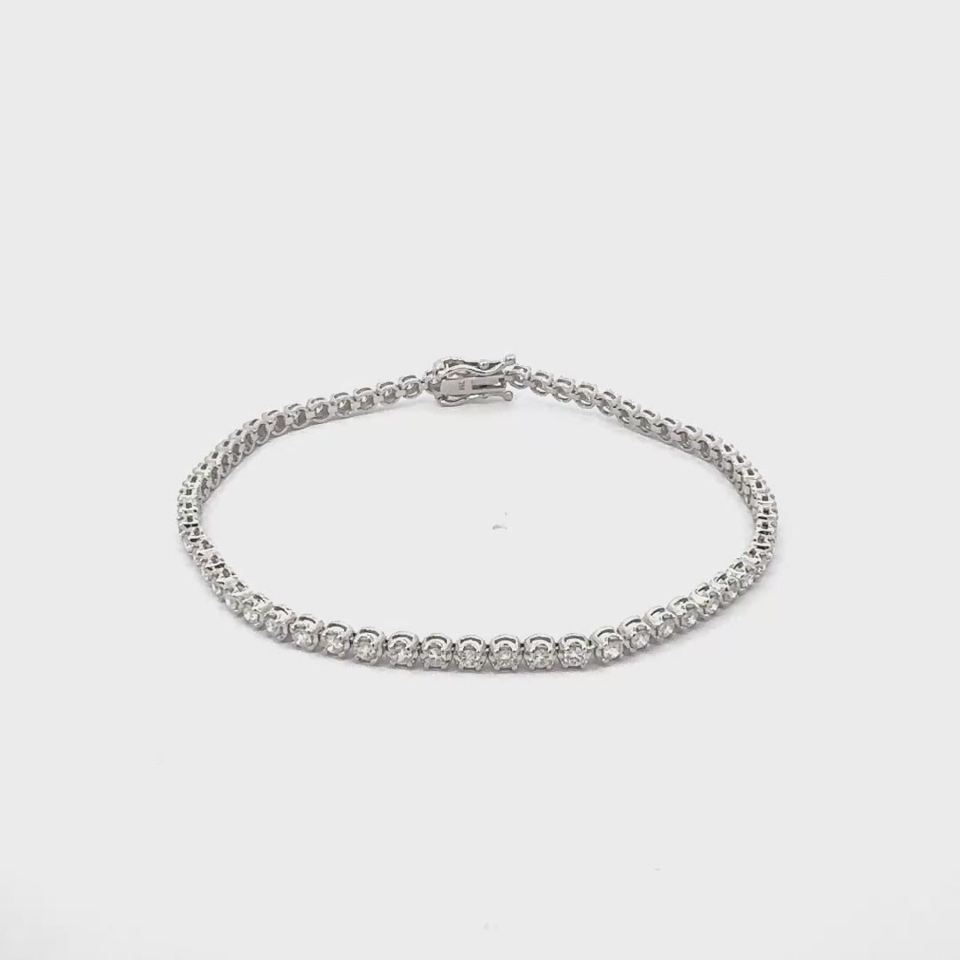 18K white gold tennis bracelet with 1.70 ct round diamonds
