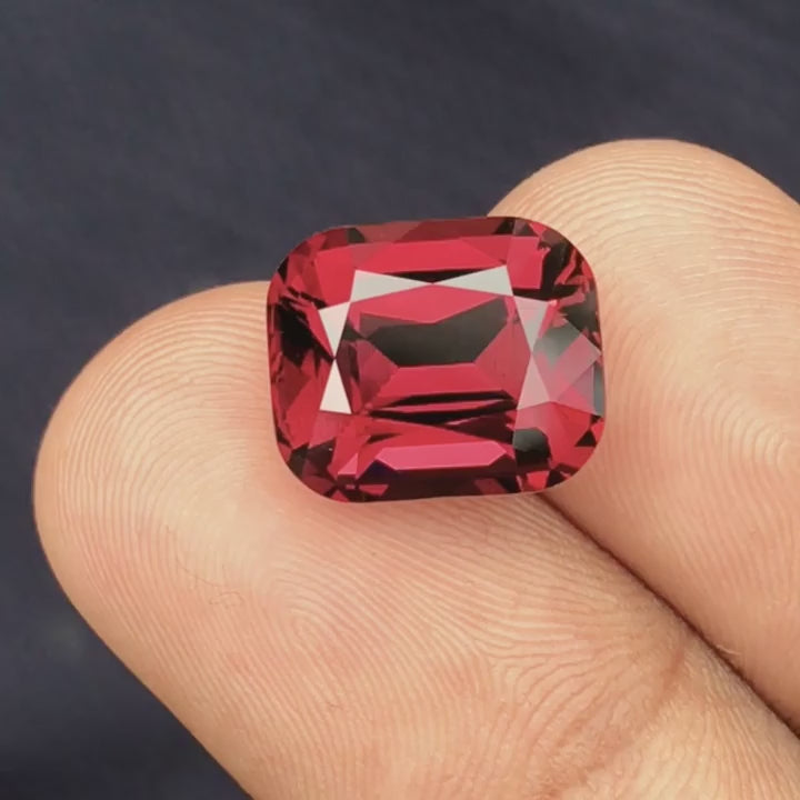 Natural umbalite garnet, 10.05 carats, cushion cut, VVS clarity, untreated, certified, from Tanzania