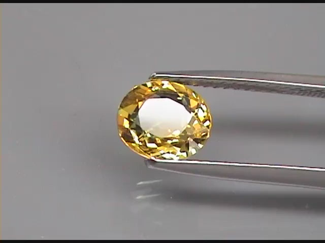 1.84 ct bi-color yellow-blue sapphire from Australia, oval cut, heat treated, VS–VVS clarity