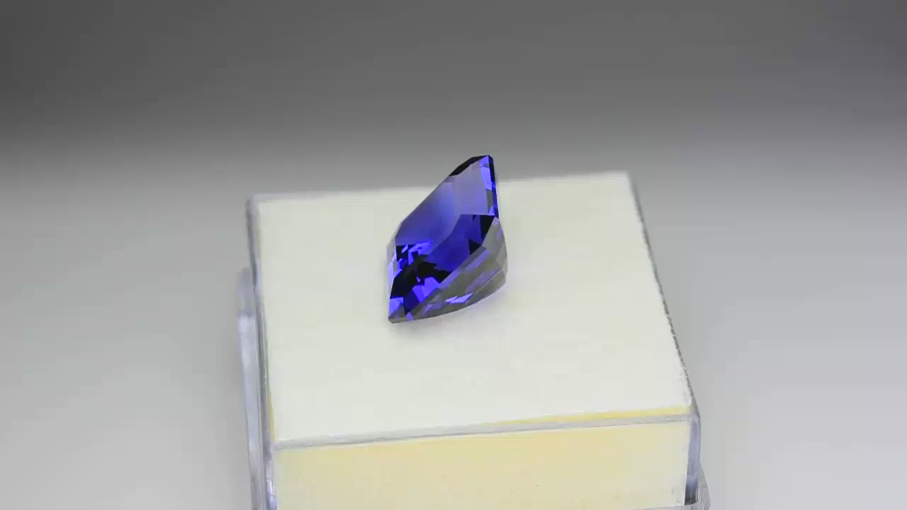 Natural tanzanite, 4.63 carats, octagonal cut, eye clean, heated, GIA certified, deep blue, from Tanzania