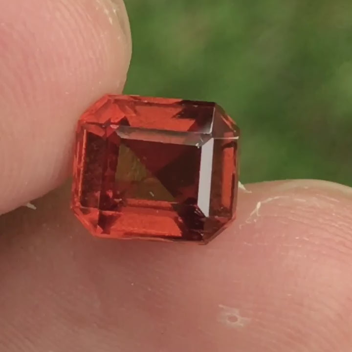 Natural hessonite garnet, 2.70 carats, octagonal cut, VS clarity, untreated, fire-orange hue