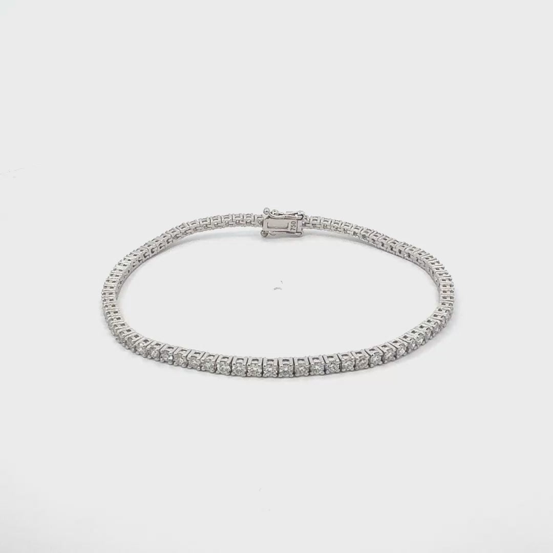 18K white gold tennis bracelet with 2.86 ct round diamonds