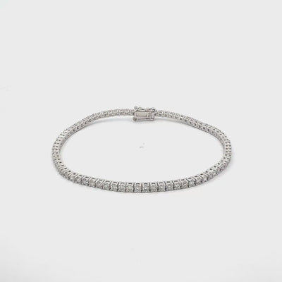 18K white gold tennis bracelet with 2.86 ct round diamonds