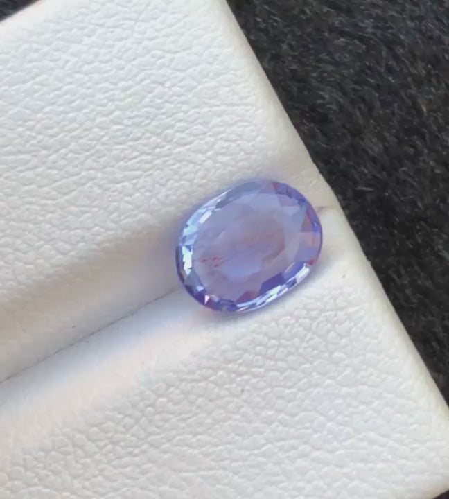 Natural sapphire, 1.40 carats, oval cut, VVS clarity, untreated, light blue, from Sri Lanka