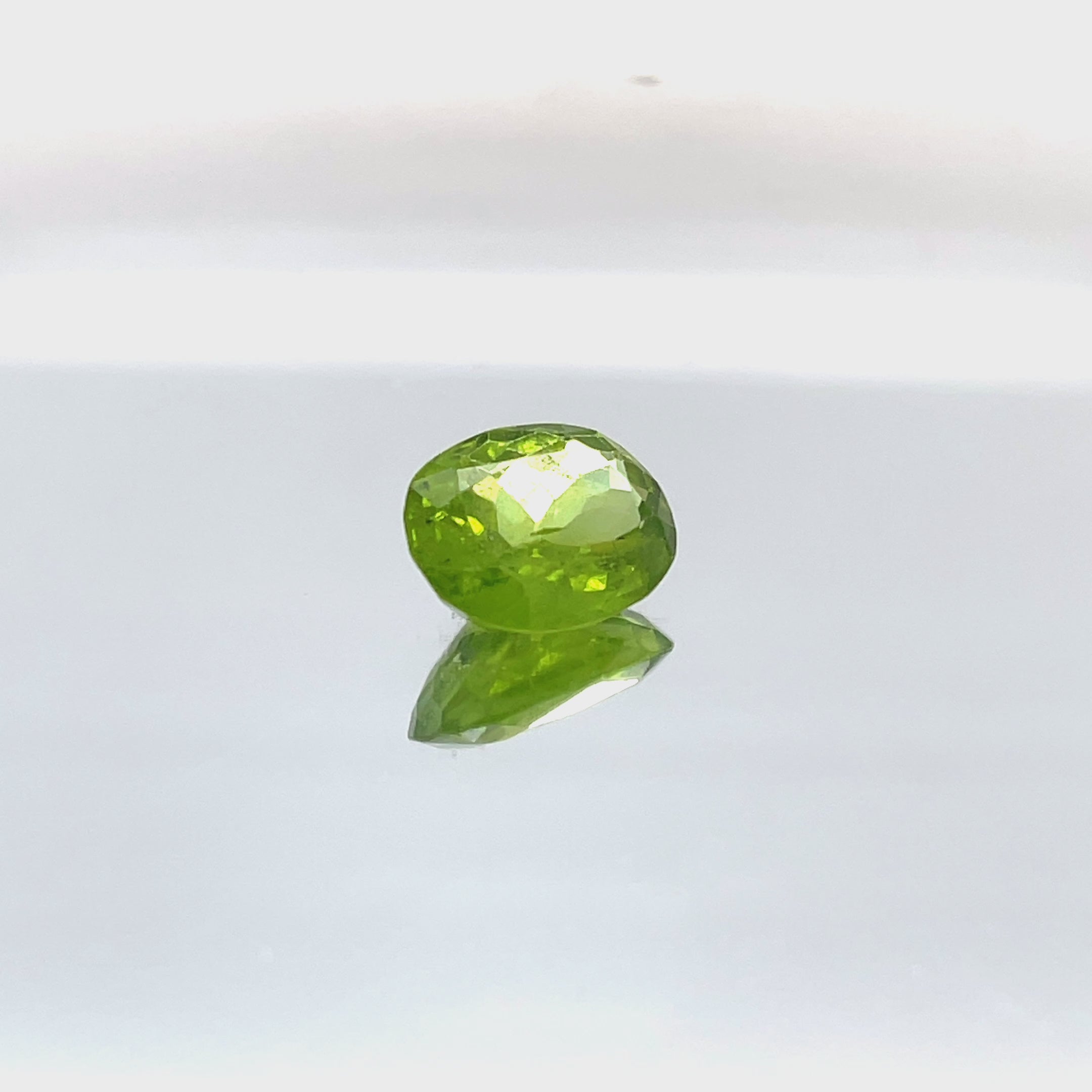 Natural Peridot 6.30 ct – Green Oval Cut, Untreated