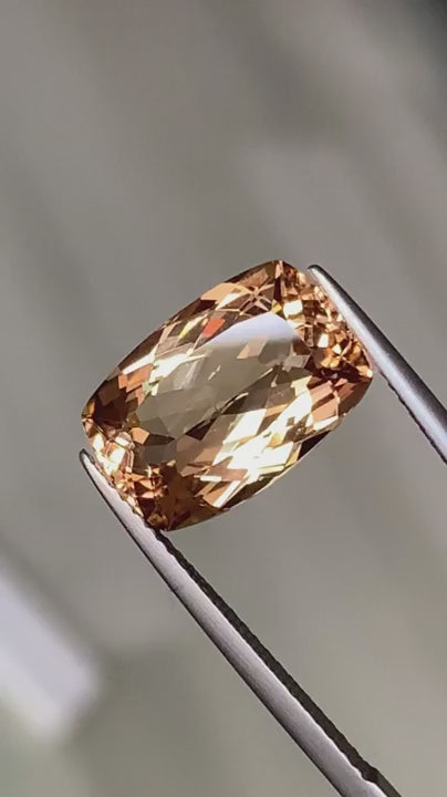 Natural morganite, 5.48 carats, cushion cut, VVS clarity, untreated, certified gemstone from Brazil