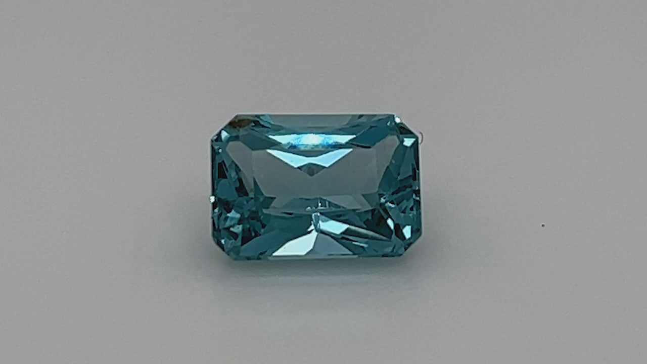 Blue apatite gemstone, 3.92 carats, octagonal cut, greenish blue color, VS clarity (inclusions), Madagascar origin, untreated, seller's certificate