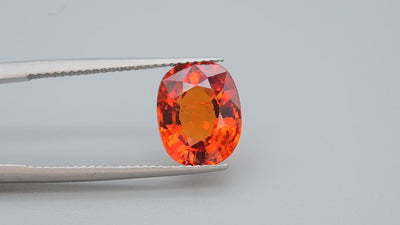Natural spessartite garnet, 4.60 carats, oval cut, VS clarity, untreated, fire-orange gemstone