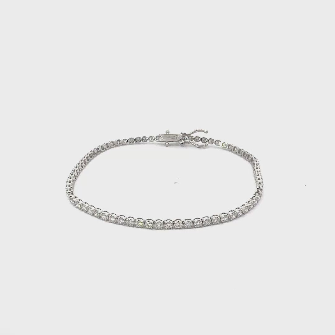18K white gold tennis bracelet with 1.75 ct round diamonds