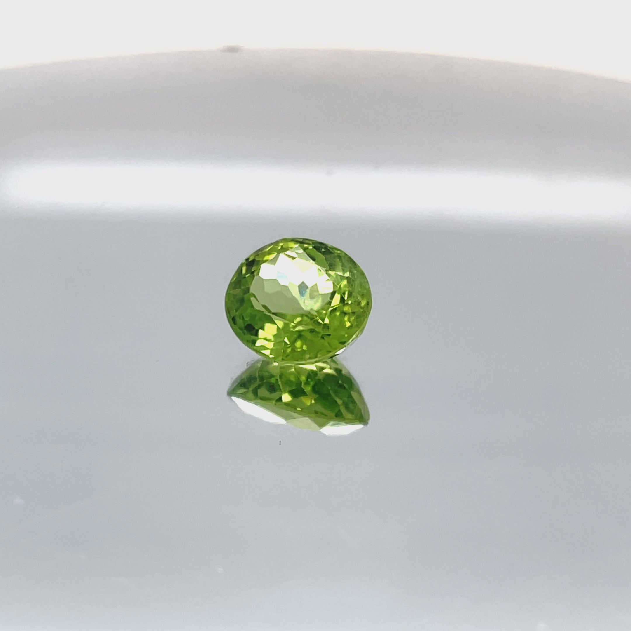 Natural Peridot 6.45 ct – Green Oval Cut, Untreated