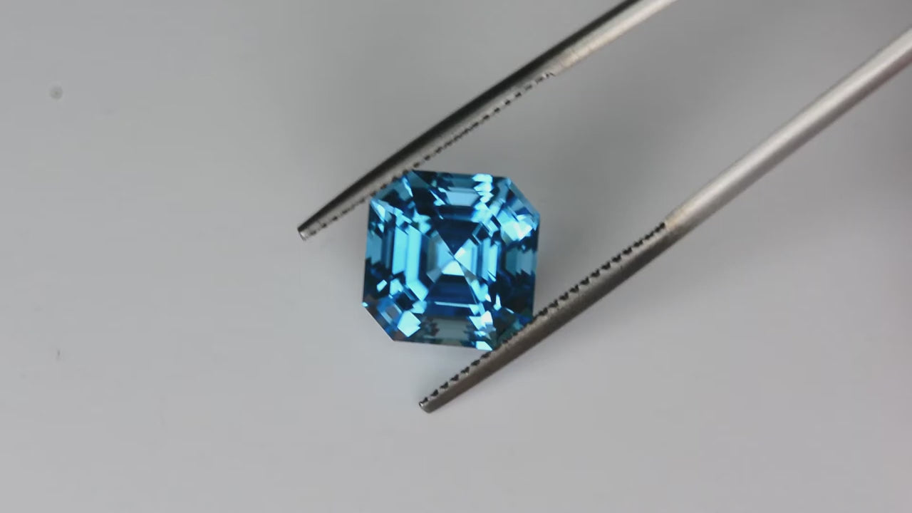 Natural Blue Topaz 8,21 ct, assher cut