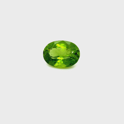 Natural Peridot 9,50 ct, oval cut, Untreated