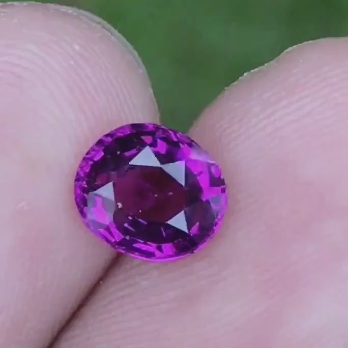 Natural garnet, 1.35 carats, oval cut, VS–VVS clarity, untreated, pinkish violet gemstone