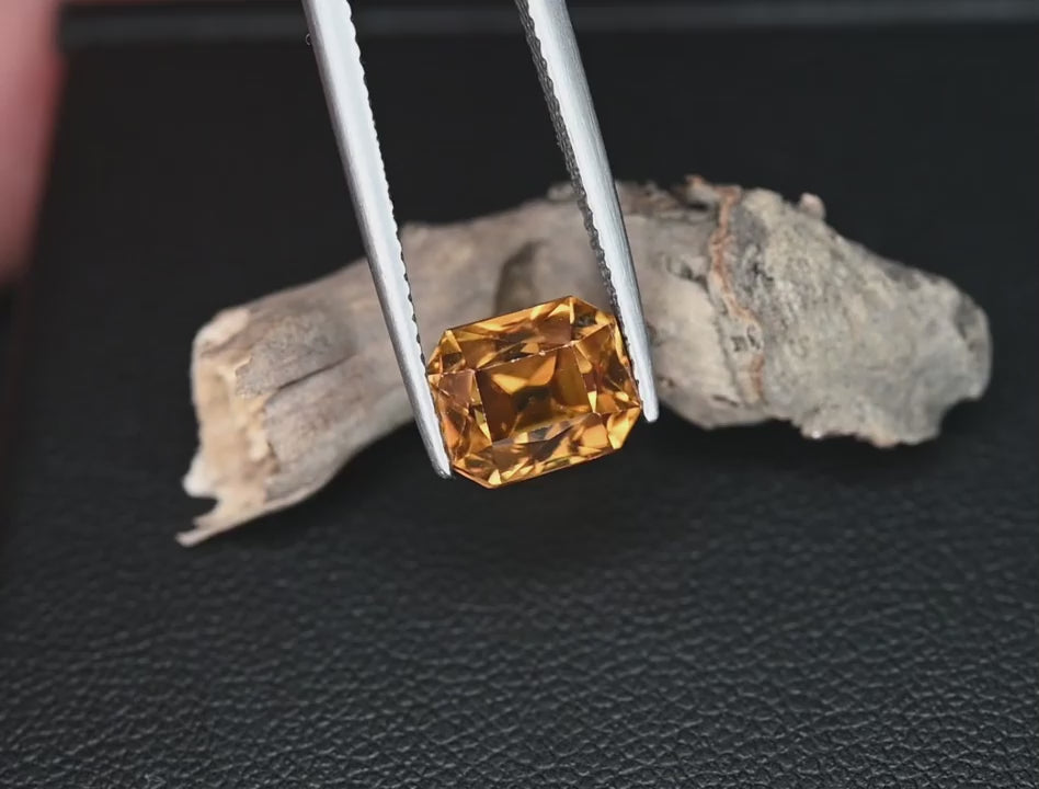 Natural whiskey honey zircon, 4.60 carats, octagonal cut, VS clarity, untreated, golden yellow-orange tone