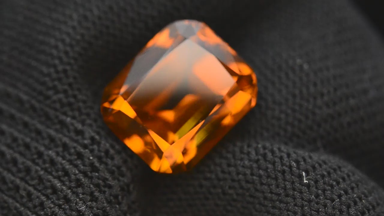Natural citrine, 15.90 carats, cushion cut, VVS clarity, heated, yellow / orange