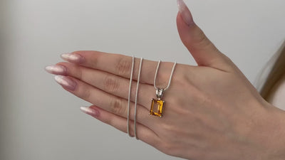Silver pendant with 5.22 ct natural citrine, cornered rectangle cut, vivid golden gemstone, untreated, VVS clarity, AGR certified