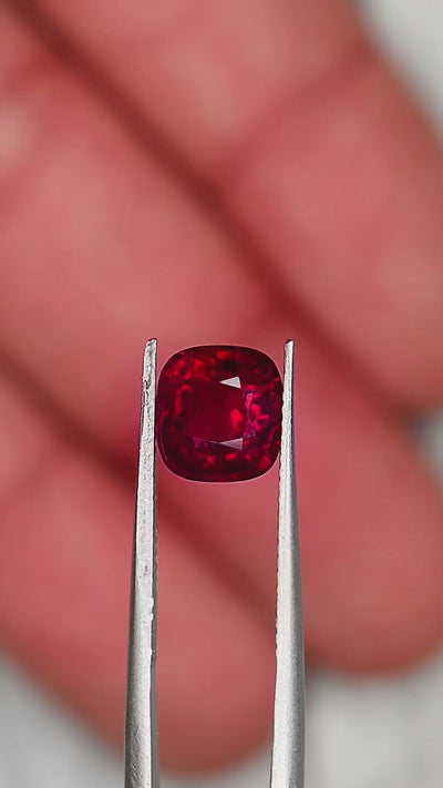 Natural roby 2.57 ct in tweezers