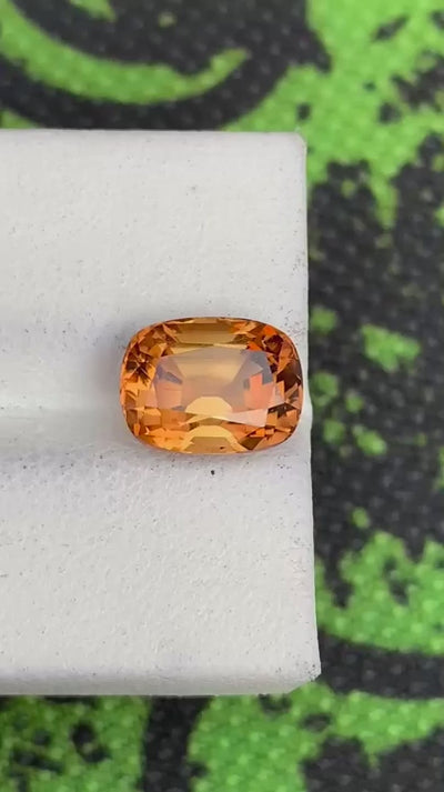 4.70 ct vivid orange topaz in cushion cut from Pakistan, VVS clarity, heat treated