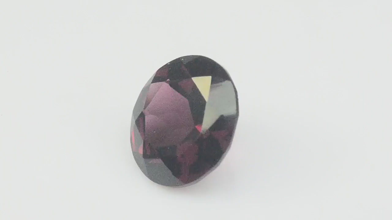 Natural almandine garnet, 1.57 carats, round cut, VS clarity, untreated, certified red gemstone