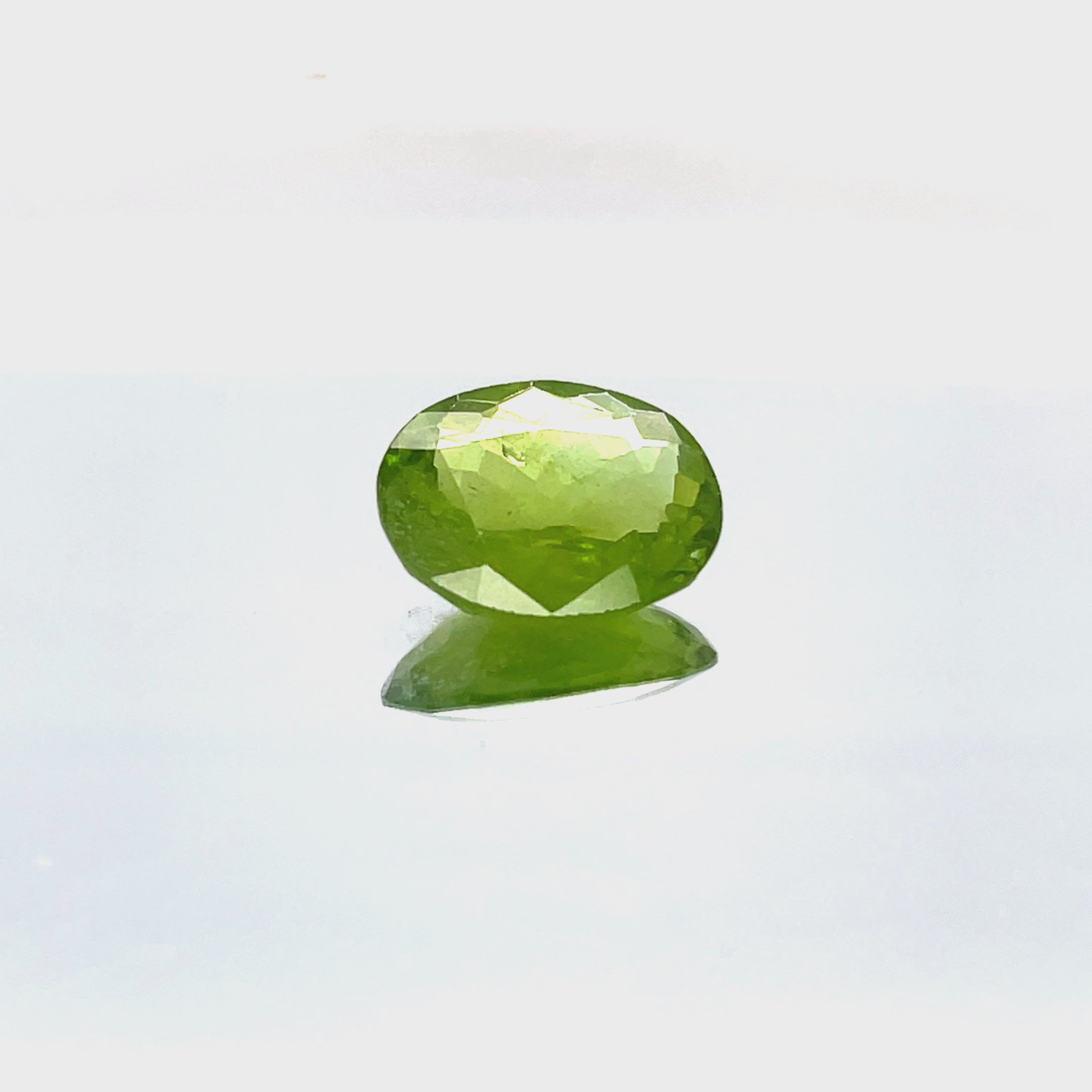 Natural Peridot 6.29 ct – Green Oval Cut, Untreated