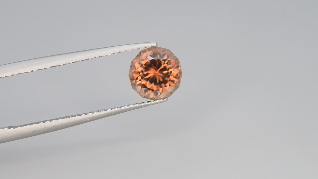 Natural brown zircon, 2.30 carats, round brilliant cut, VS clarity, untreated