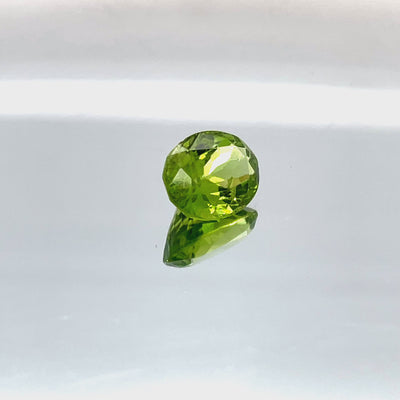 Peridot 4,95 ct – Green, Oval Cut, Untreated