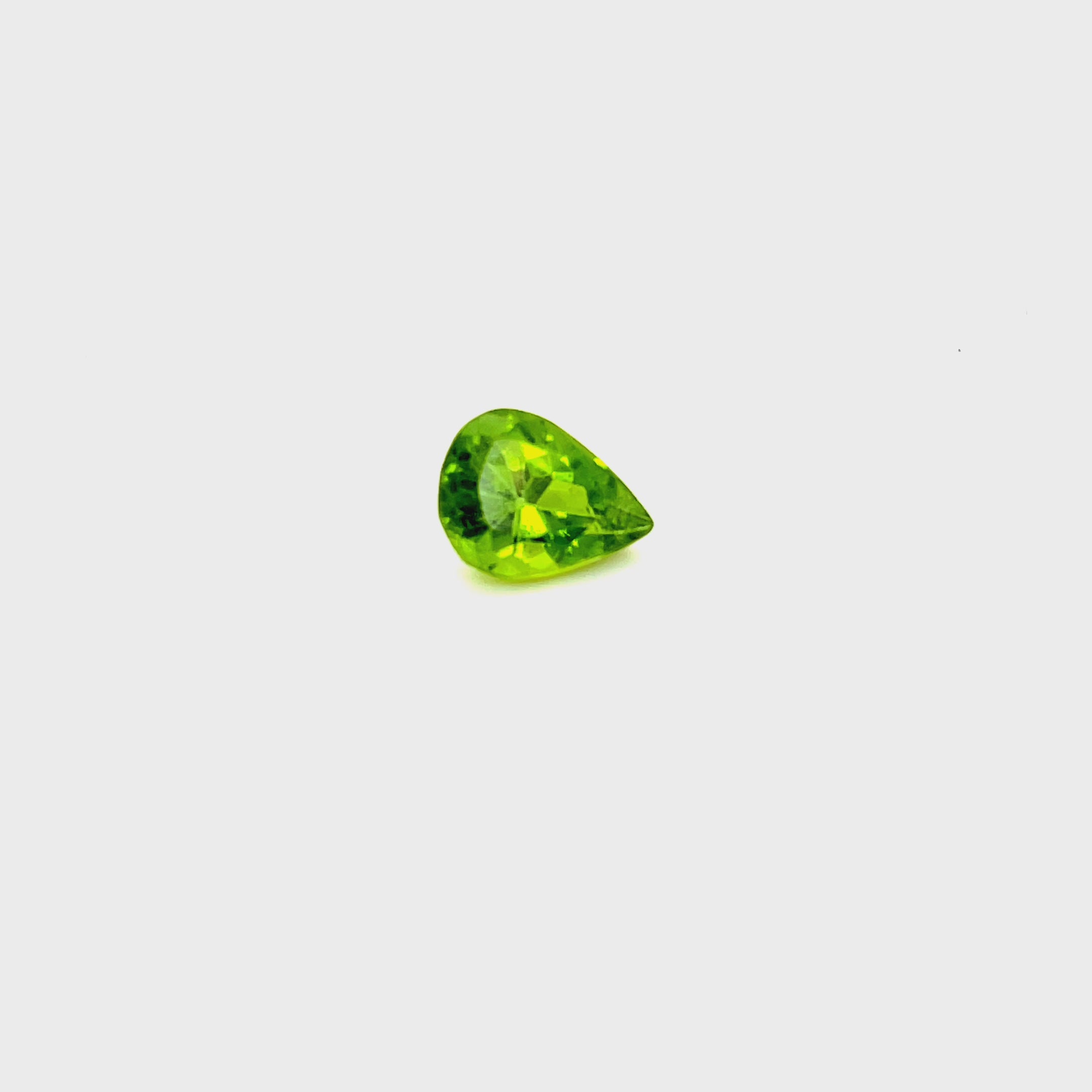 Natural Peridot 3,45 ct, Pear cut, Untreated