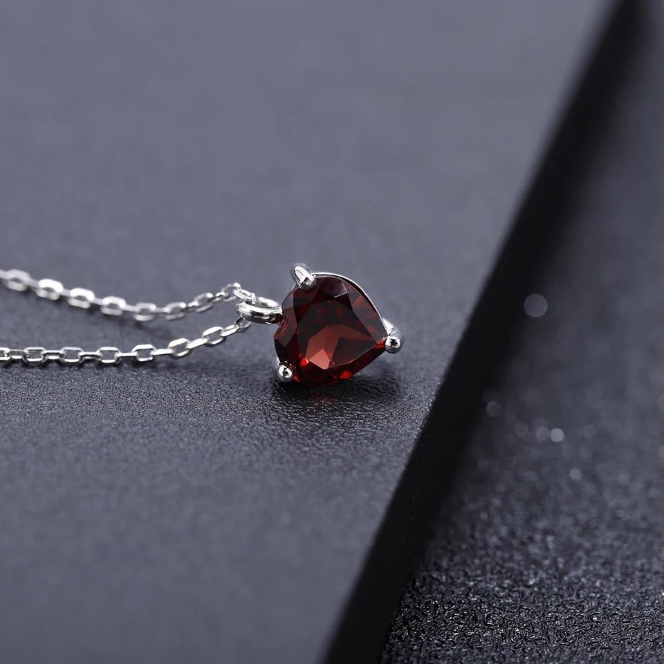 Silver 1.47 ct Garnet Pendant