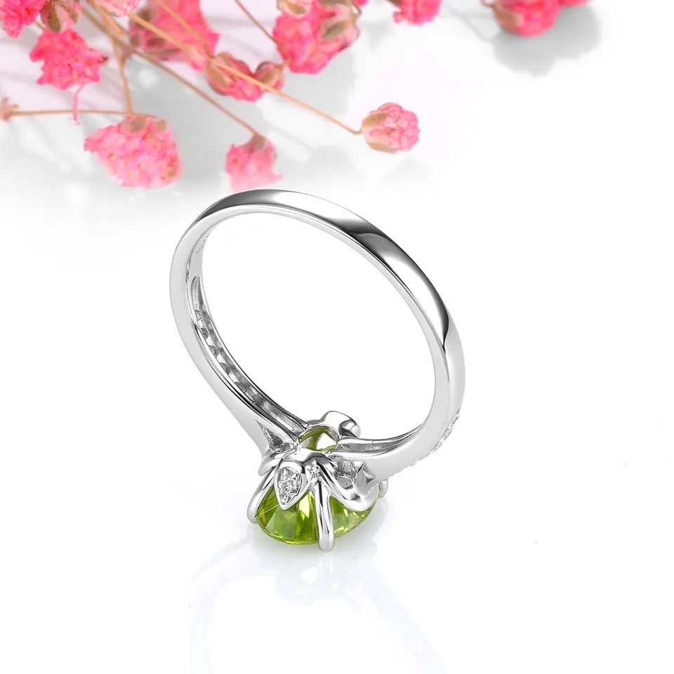 Silver 1.80 ct Peridot Ring