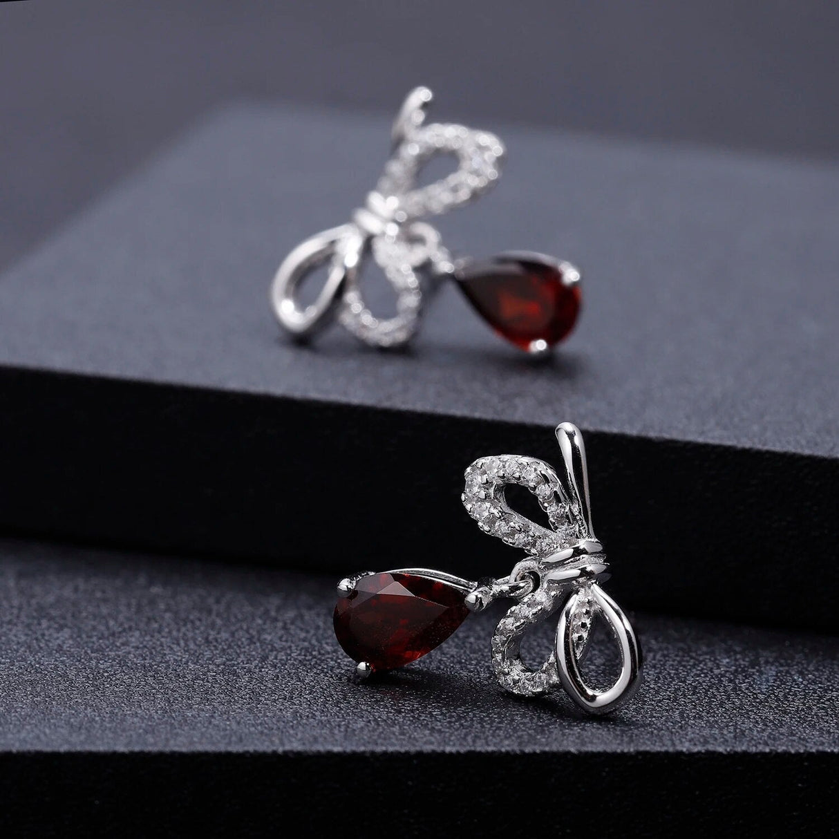 Silver 2.10 ct Garnet Earrings