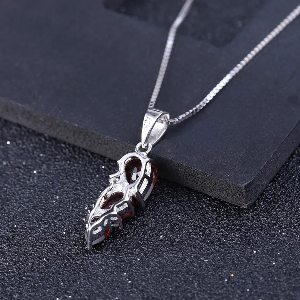 Silver 2.94 ct Garnet Pendant