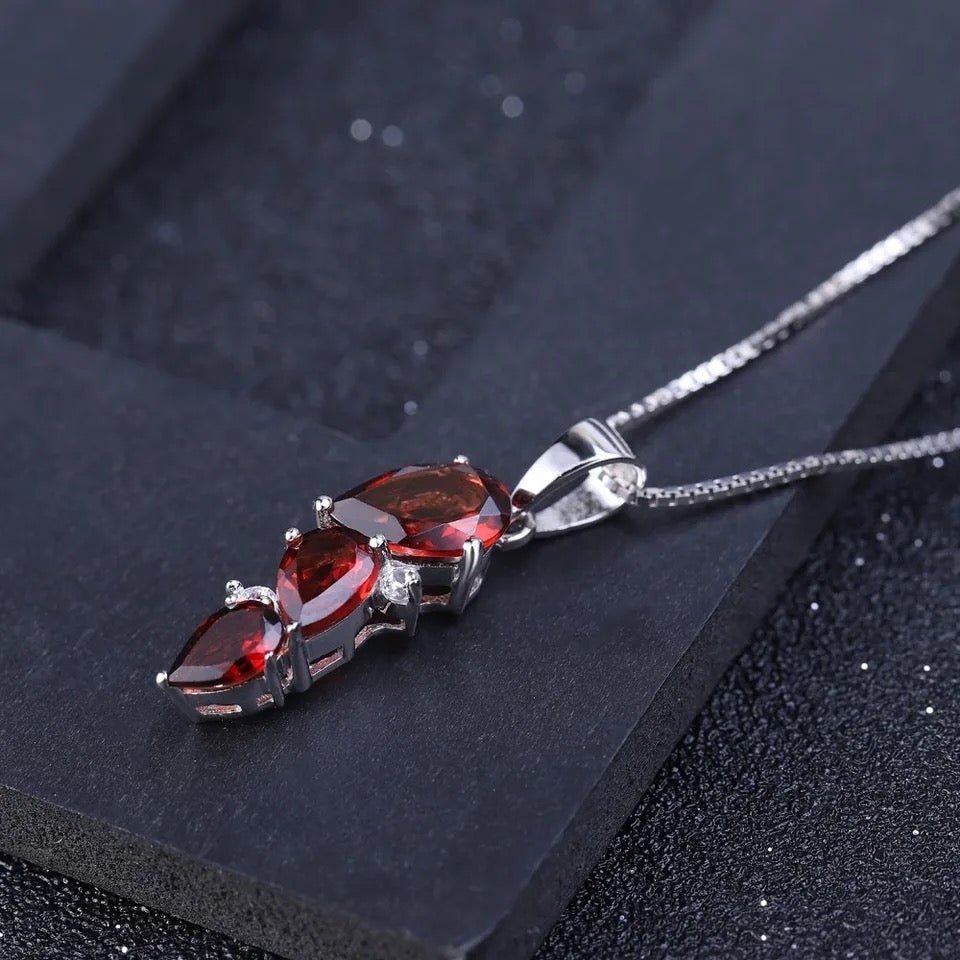 Silver 2.94 ct Garnet Pendant