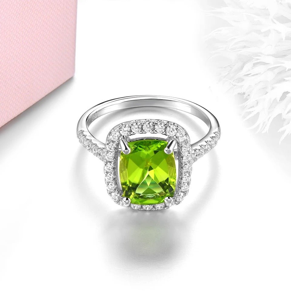 Silver 3.00 ct Peridot Ring