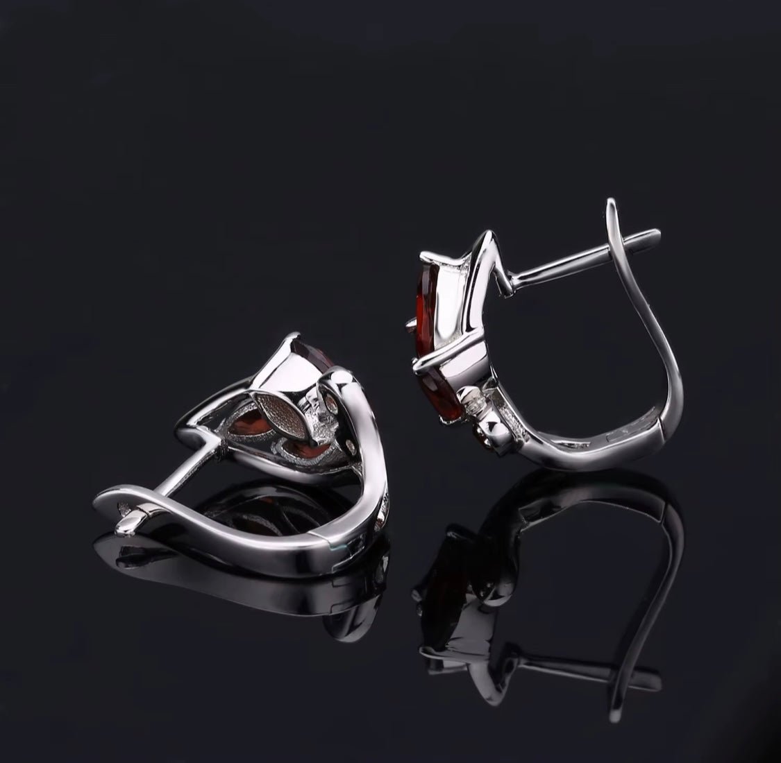 Silver 3.11 ct Garnet Earrings